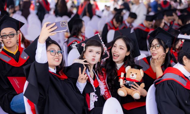Lễ tốt nghiệp tại ngôi trường có khuôn viên nghìn tỷ, không gian và chất lượng đều 5 sao