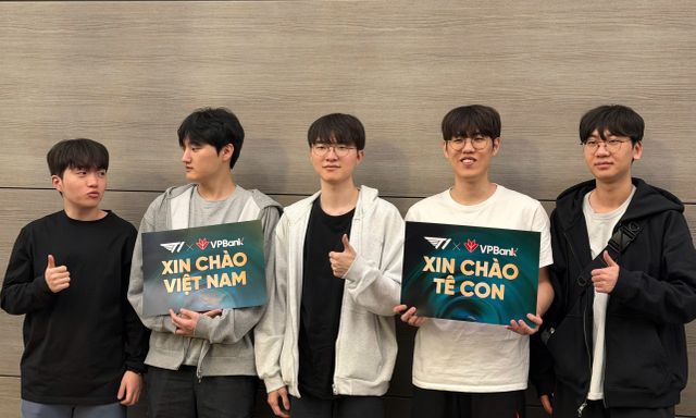 T1 chính thức đổ bộ Việt Nam: Faker gây sốt với khoảnh khắc siêu đáng yêu