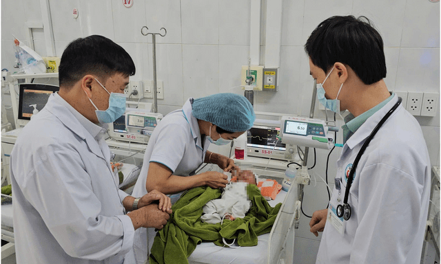 Bất ngờ cuộc sống hiện tại của em bé bị vùi lấp ở vườn cao su