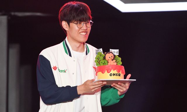 Những khoảnh khắc ấn tượng nhất sự kiện T1 đến Việt Nam: Thầy Giáo Ba solokill Faker, fan Việt tổ chức sinh nhật cho Oner