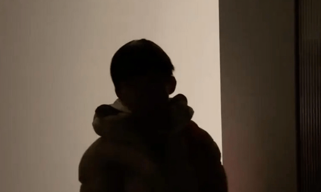 Một trường học yêu cầu học sinh đến lớp trước 6h30 sáng, phụ huynh đưa con đi từ 6h15 vẫn bị phê bình