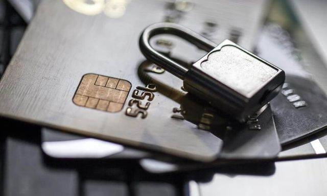 Những trường hợp có thể bị ngân hàng khóa tài khoản thanh toán