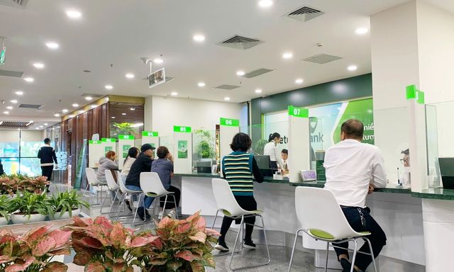 Từ ngày mai, Vietcombank, VietinBank, Agribank… sẽ tạm ngừng toàn bộ giao dịch rút/chuyển tiền đối với trường hợp sau 
