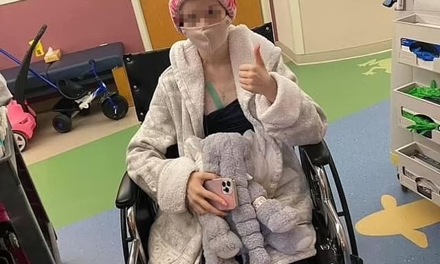 Học sinh cấp 2 đã mắc ung thư đại trực tràng giai đoạn cuối, bố mẹ ôm nhau khóc khi biết bỏ lỡ 1 dấu hiệu suốt 2 năm