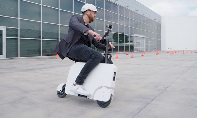 Xe máy điện gấp gọn như vali của Honda dự kiến về Việt Nam, giá bán ra sao?