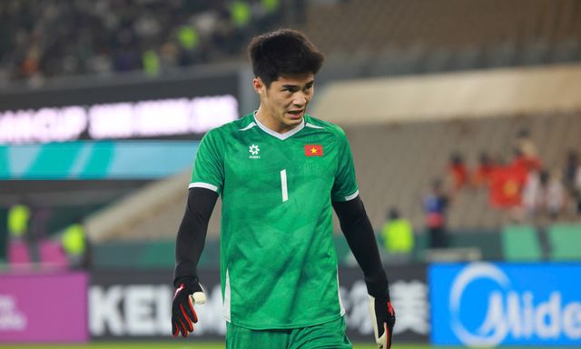 Thủ môn điển trai 1m90 Trần Trung Kiên khiến cả cõi mạng gọi tên vì cứu thua xuất sắc cho U23 Việt Nam