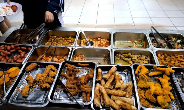 Suất cơm 30.000 đồng ở canteen ĐHQG Hà Nội có gì mà khiến DHS Trung Quốc phải lên bài đề xuất?