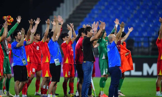 Phỏng vấn HLV Kim Sang-sik : U23 Việt Nam thi đấu quả cảm!