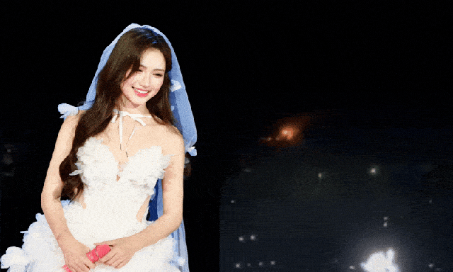 Hoà Minzy mở màn quá 