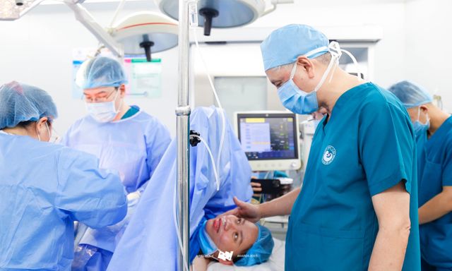 Ê-kíp can thiệp bào thai sản phụ Singapore: Bền bỉ giữ gìn sự sống từ những quyết định khó khăn