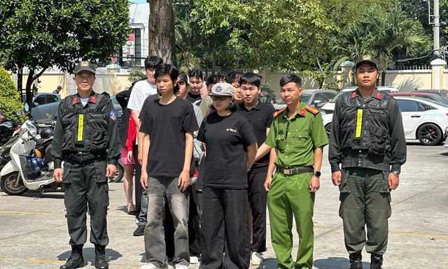 Đột kích bar Aplus ở trung tâm TP.HCM, nhiều “dân chơi” dương tính với chất ma tuý