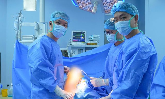 Bệnh nhân Anh vượt nửa vòng Trái Đất đến Việt Nam phẫu thuật thay khớp gối trên nền bệnh đái tháo đường