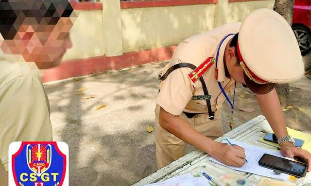 Xe khách chở quá số lượng 3 người, cả tài xế và hợp tác xã đều bị xử phạt