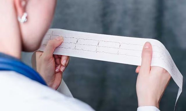 Lào Cai: Bé 2 tuổi nhập viện vì nhịp tim hơn 285 lần/phút, bác sĩ chỉ rõ dấu hiệu bố mẹ cần đưa con đi khám ngay