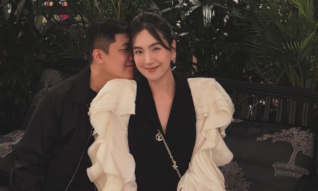 Hôn nhân của người đẹp VTV với chồng kém tuổi trong tòa nhà bề thế ở Bắc Ninh: Một bức ảnh hé lộ cuộc sống hiện tại