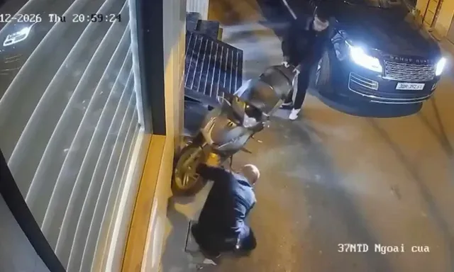 Tài xế Range Rover dùng dao chọc thủng lốp xe SH ở Hà Nội: Có thể đối diện hình phạt nào?