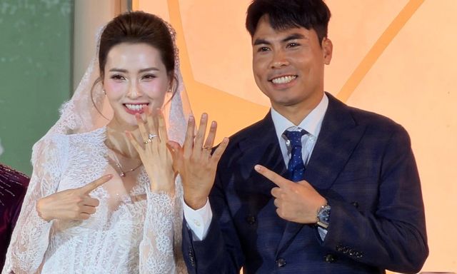 MC Huyền Trang Mù Tạt tiết lộ sụt 5kg vì lo cho đám cưới với Đức Huy, loạt khoảnh khắc trên lễ đường gây sốt