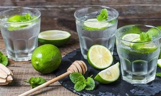 Nước chanh có giúp giảm axit uric không? BS Bệnh viện Bạch Mai giải đáp