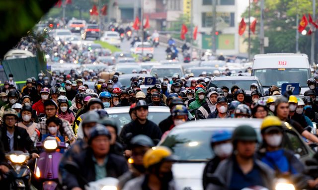 Hà Nội: “Lô cốt” xuất hiện, đường Nguyễn Trãi tắc nghẽn nghiêm trọng giờ cao điểm