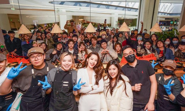 Chi Pu ra thông báo nóng về quán phở ở Trung Quốc