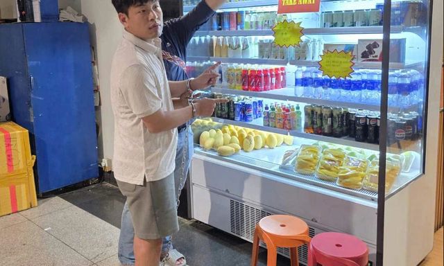 Vụ người đàn ông tử vong trong khách sạn ở TP.HCM: Bắt giữ nghi can, phát hiện hung khí trên nóc tủ đồ uống ở sân bay Tân Sơn Nhất