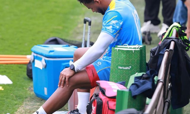 Xuân Son chấn thương ngay buổi tập đầu tiên của ĐT Việt Nam 