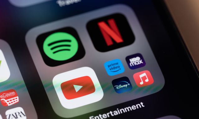 Mua bán tài khoản YouTube Premium, Netflix, Spotify có thể bị phạt tới 50 triệu đồng