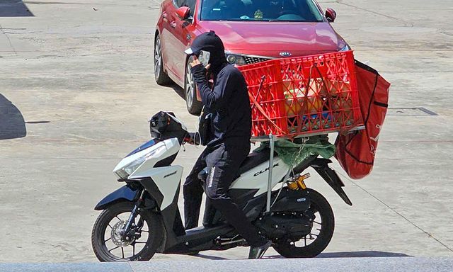 Chuyển khoản 10k cho shipper, tài khoản của vị khách ở Đà Nẵng bị trừ tiền tới 20 triệu