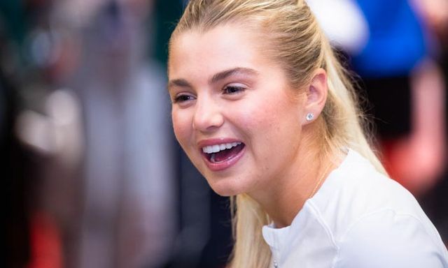 Cận cảnh nhan sắc xinh đẹp của nữ hoàng Pickleball Anna Leigh Waters: Tươi rói đội nón lá, tự phát âm tên tiếng Việt cực yêu!