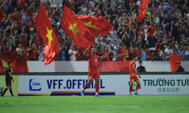 Xuân Son thị uy sức mạnh, lập cú đúp 