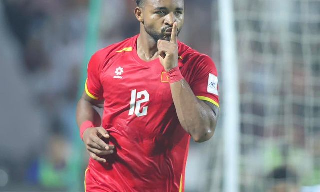 Phỏng vấn nóng Xuân Son sau màn ghi bàn rồi khoe múi: 