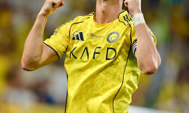 Đẳng cấp Ronaldo: Vừa trở lại sau chấn thương đã lập cú đúp 