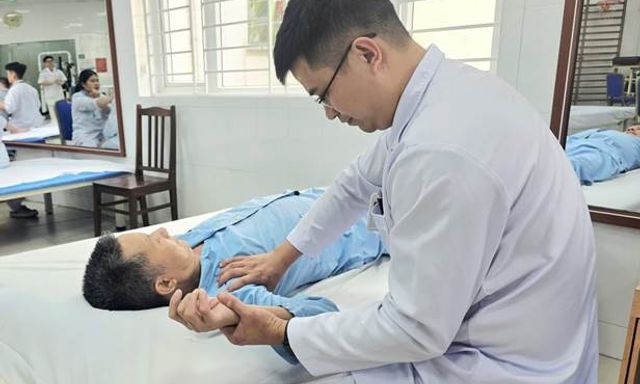 Bác sĩ Bệnh viện Bạch Mai cảnh báo 1 tình trạng bệnh đang tăng nhanh, người già hay trẻ đều mắc nhiều