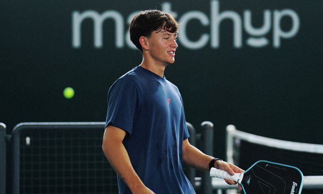 Bắt gặp ngôi sao pickleball Patriquin đi 