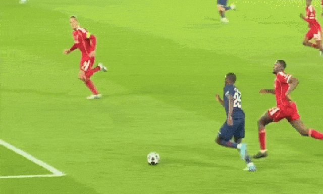 Trọng tài gây tranh cãi trận Liverpool thua tan tác trên sân PSG