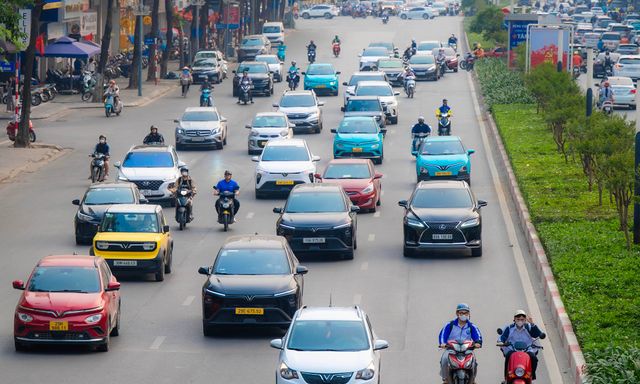 Hà Nội trong một khung hình: 50% là xe điện!