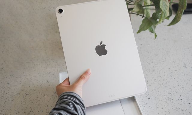 Trên tay iPad Air M4 chính hãng đầu tiên tại Việt Nam: Màu Trắng vàng đẹp mắt, hiệu năng ấn tượng!