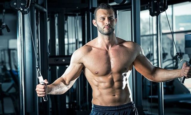 Sai lầm kinh điển tại phòng gym: Tại sao càng tập ngực, dáng càng gù?