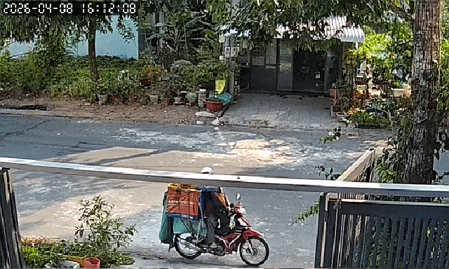 Sự cợt nhả của shipper khi biết khách đang đợi hàng về: Nếu không có camera ghi lại, không ai dám tin