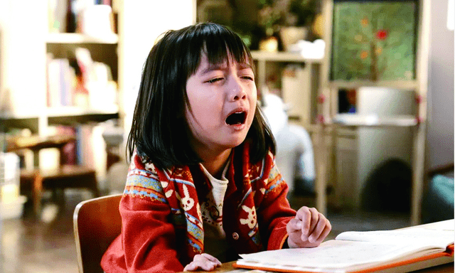 Phát hiện con gái tự học móc len rồi 