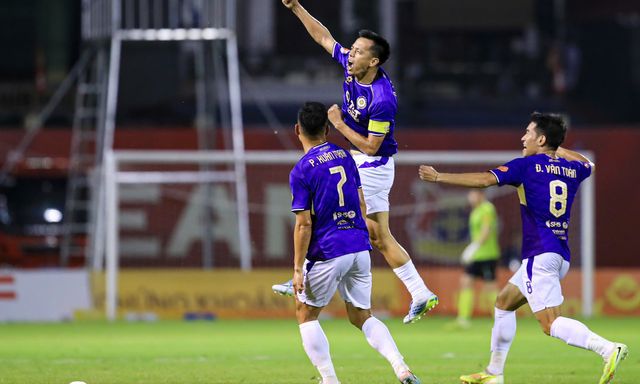 Văn Quyết bị cấm thi đấu 1 trận tại V.League