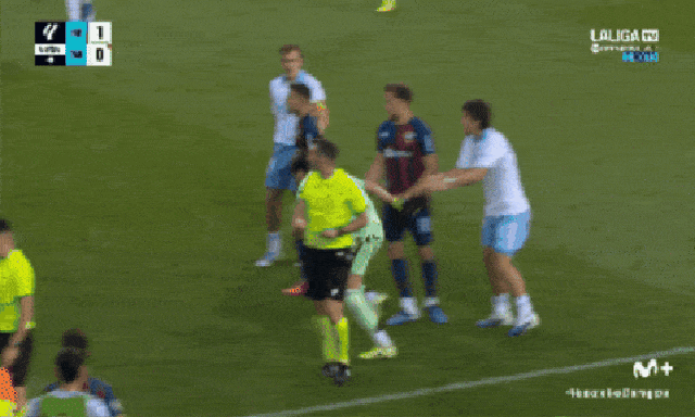 Ẩu đả kinh hoàng tại La Liga: Thủ môn bị đuổi khỏi sân sau đó lao vào đấm thẳng mặt đối thủ