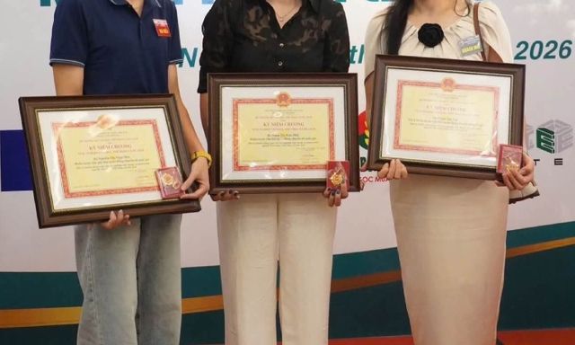 Hoa khôi bóng chuyền Kim Huệ, Phạm Thị Yến và Ngọc Hoa hội ngộ: Cả một bầu trời thanh xuân ùa về 