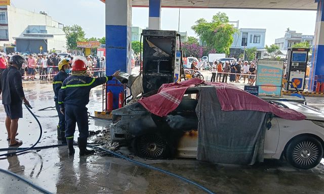 Công an thông tin nguyên nhân ban đầu vụ cháy ô tô ở cây xăng khiến 2 thiếu niên tử vong