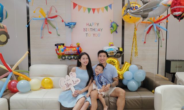Đoàn Văn Hậu - Doãn Hải My tổ chức sinh nhật ấm áp cho con trai trong biệt thự chục tỷ, khung hình 