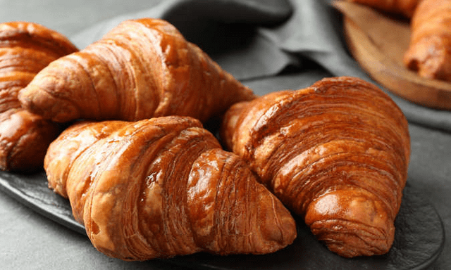 Croissant - chiếc bánh nhiều người Việt không biết cách đọc: Đừng phát âm “cờ-roi-sừn” nữa!
