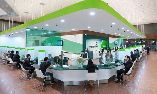 Thu phí 10.000 - 20.000 đồng/tháng đối với những khách hàng Agribank, BIDV, VietinBank… sau