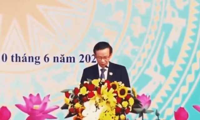 1 phút 4 giây bài phát biểu từ 4 năm trước của nguyên hiệu trưởng ĐH Sư phạm Hà Nội viral trở lại