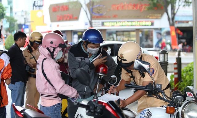 Lỗi vi phạm giao thông bị phạt nặng từ nay, tài xế và chủ xe cần biết