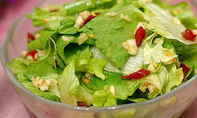 Một phụ nữ 35 tuổi bữa nào cũng ăn xà lách, 6 tháng sau bác sĩ ngạc nhiên: 